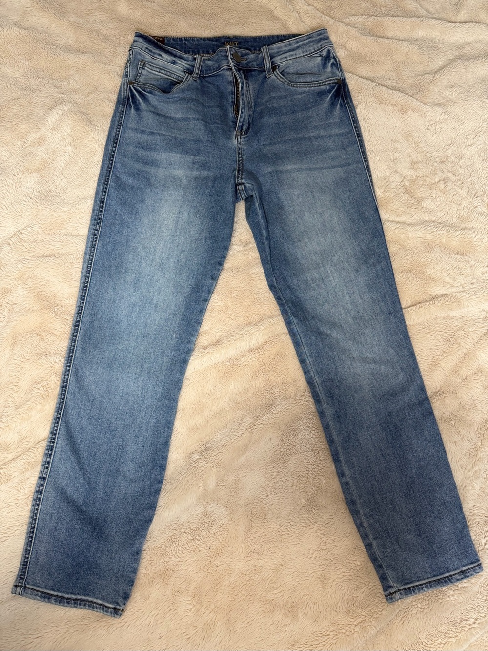 Kut from the Kloth Straight Leg Jeans in Medium Blue Wash